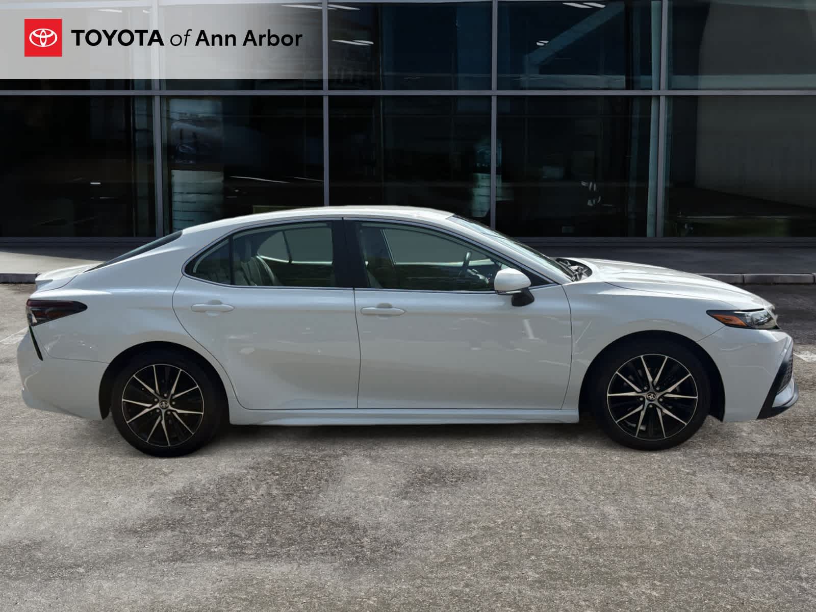 2024 Toyota Camry Hybrid SE