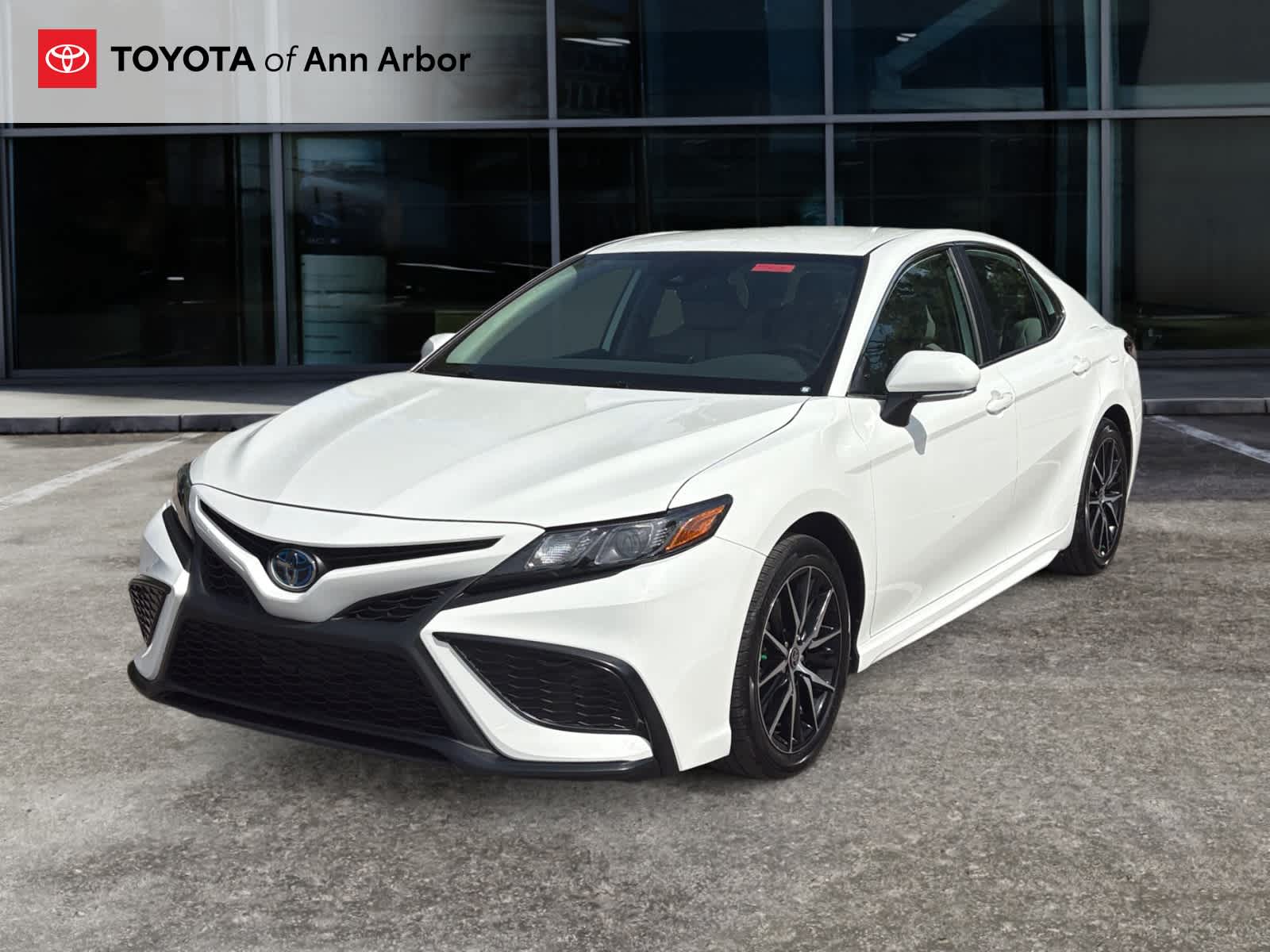 2024 Toyota Camry Hybrid SE