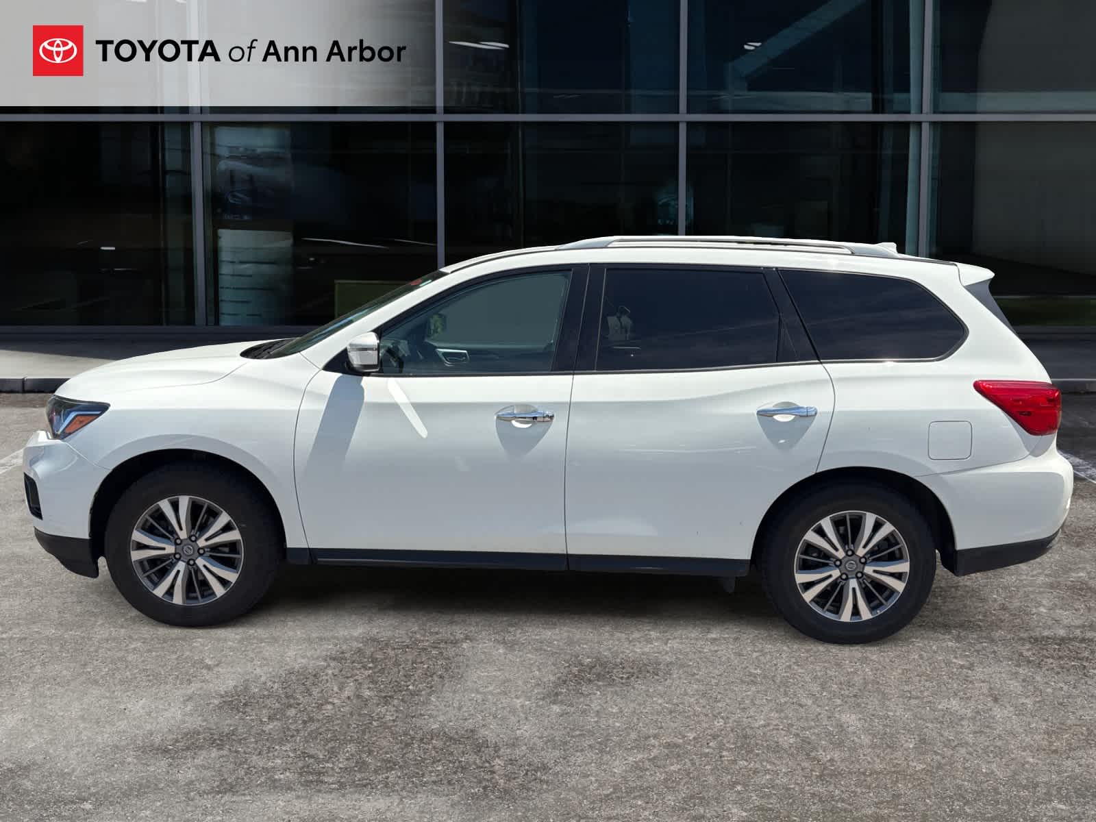 2019 Nissan Pathfinder SV