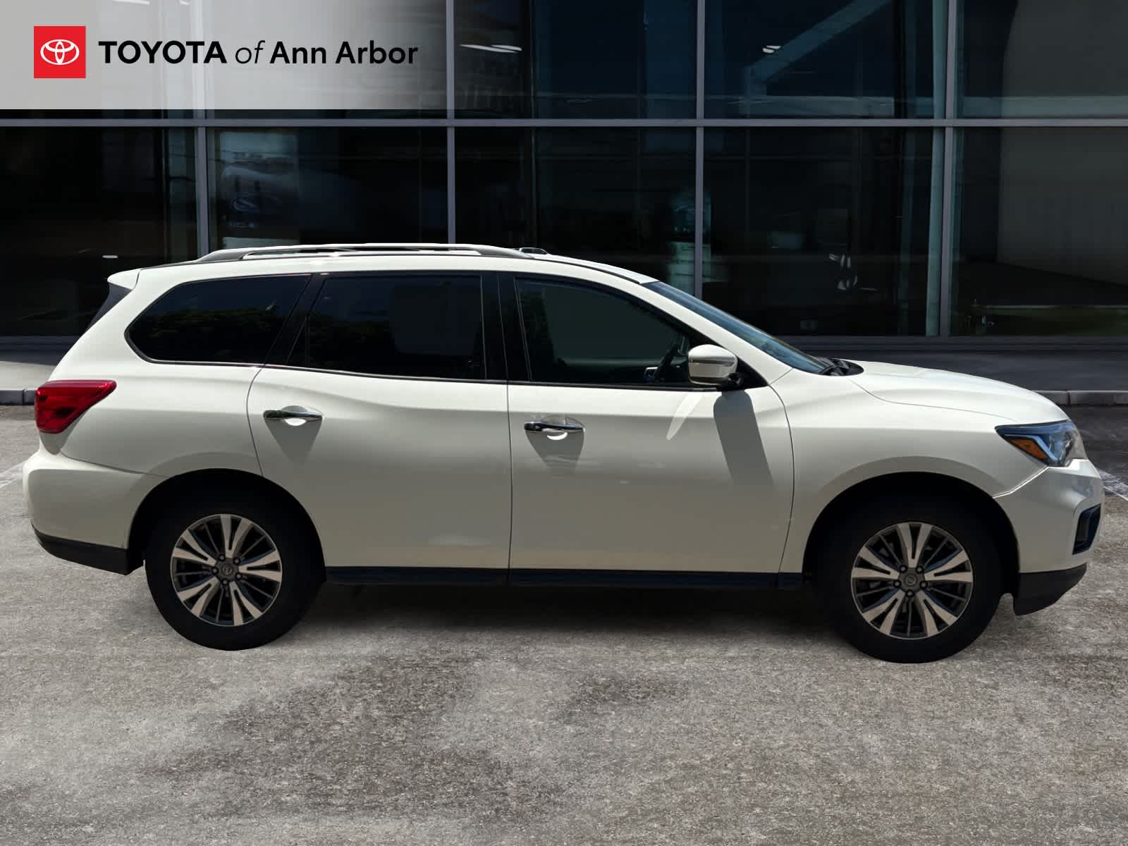 2019 Nissan Pathfinder SV