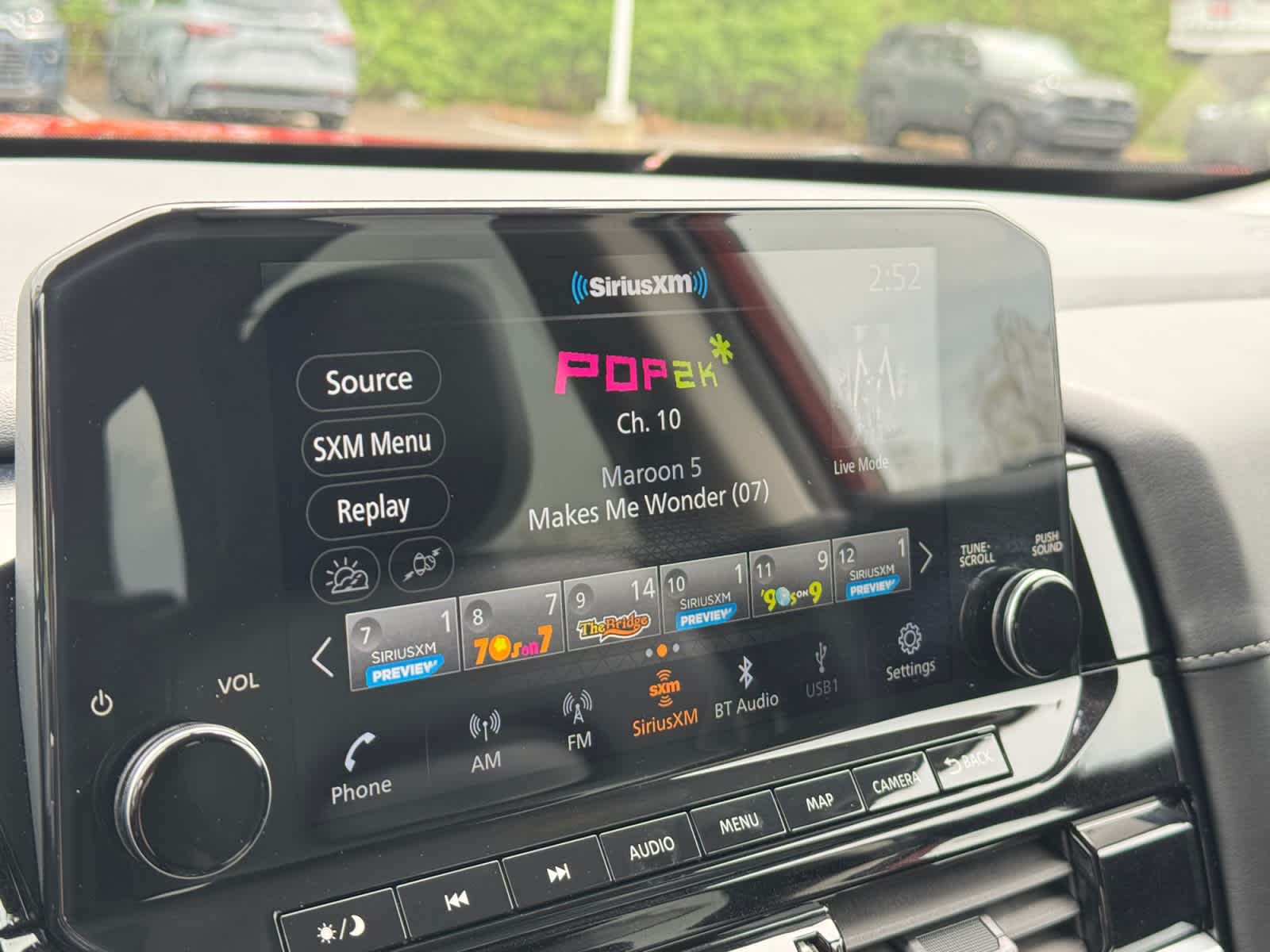 2025 Nissan Pathfinder SL