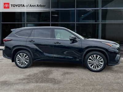2024 Toyota Highlander Hybrid Platinum