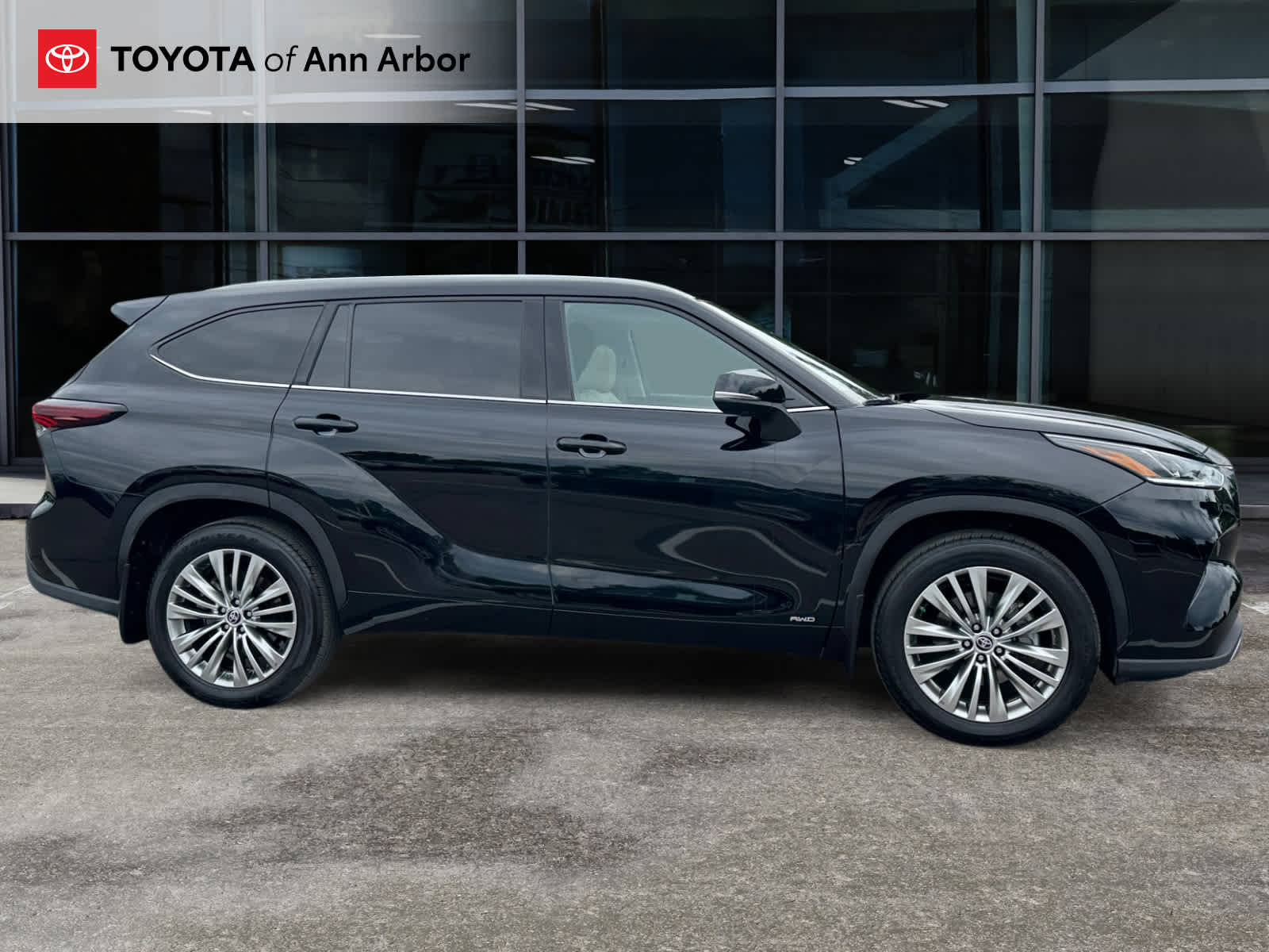 2024 Toyota Highlander Hybrid Platinum