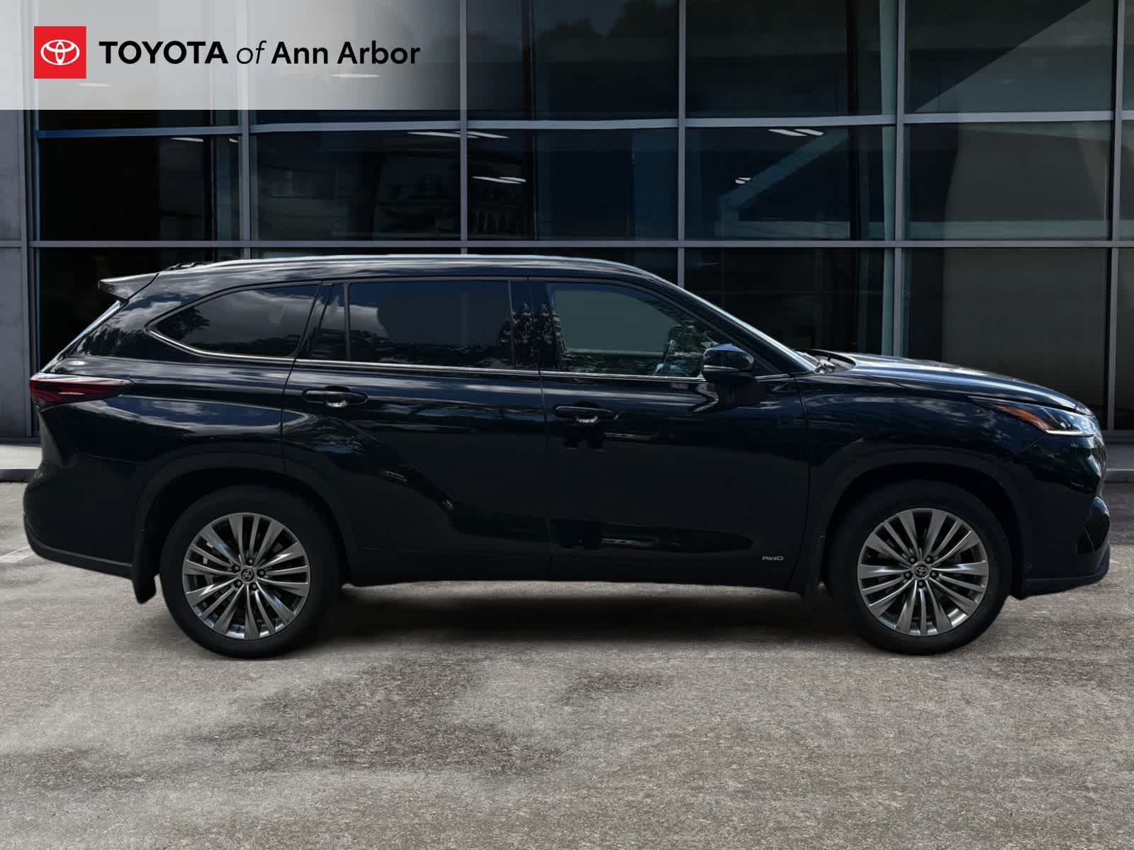 2024 Toyota Highlander Hybrid Platinum