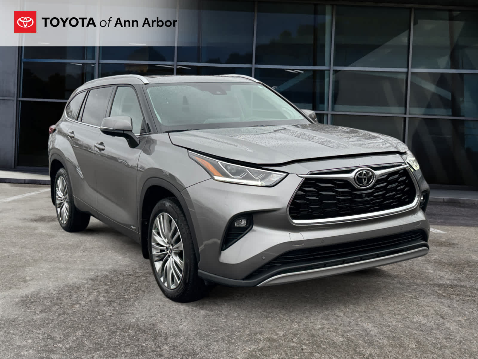 2025 Toyota Highlander Hybrid Platinum