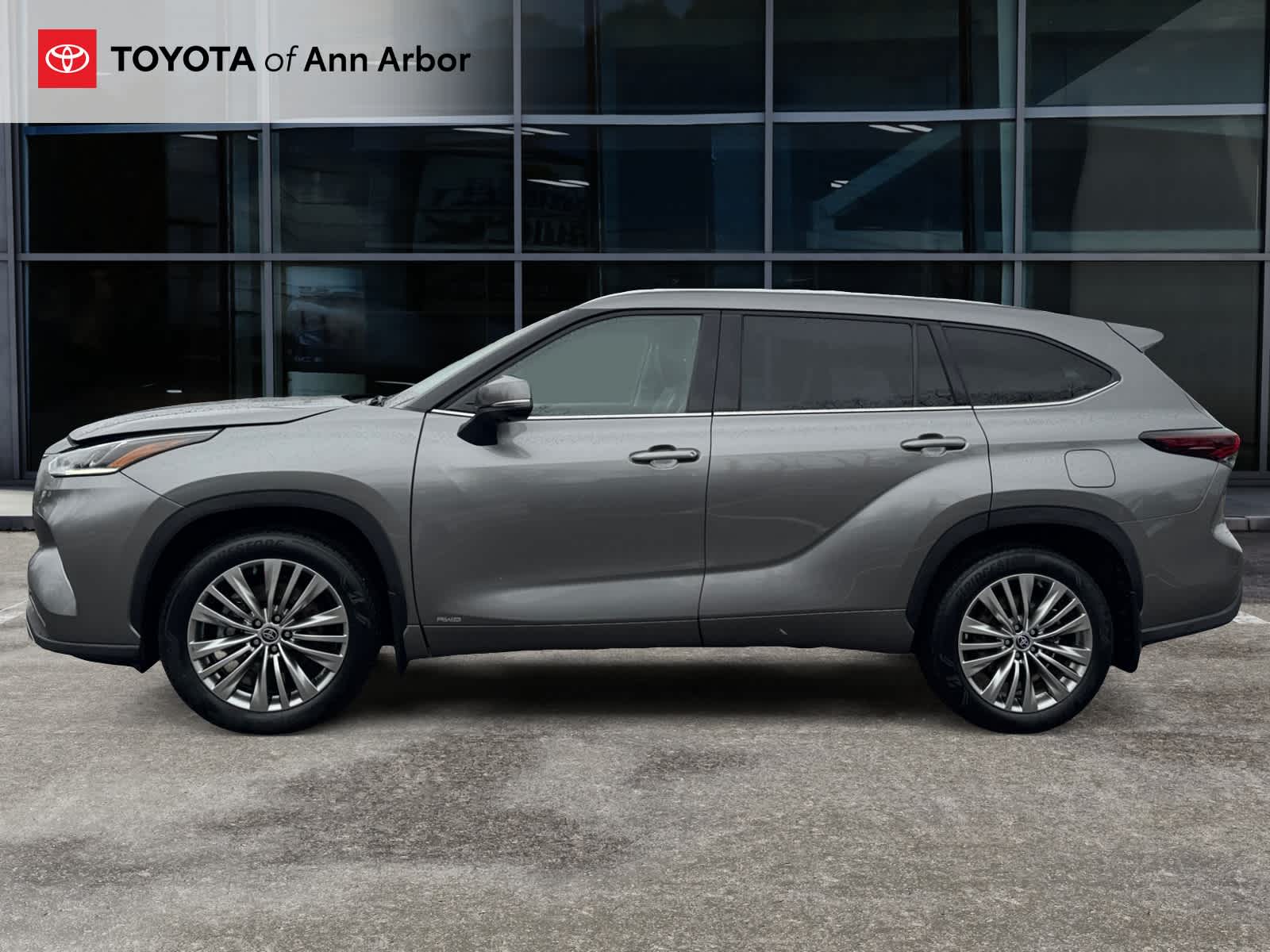 2025 Toyota Highlander Hybrid Platinum