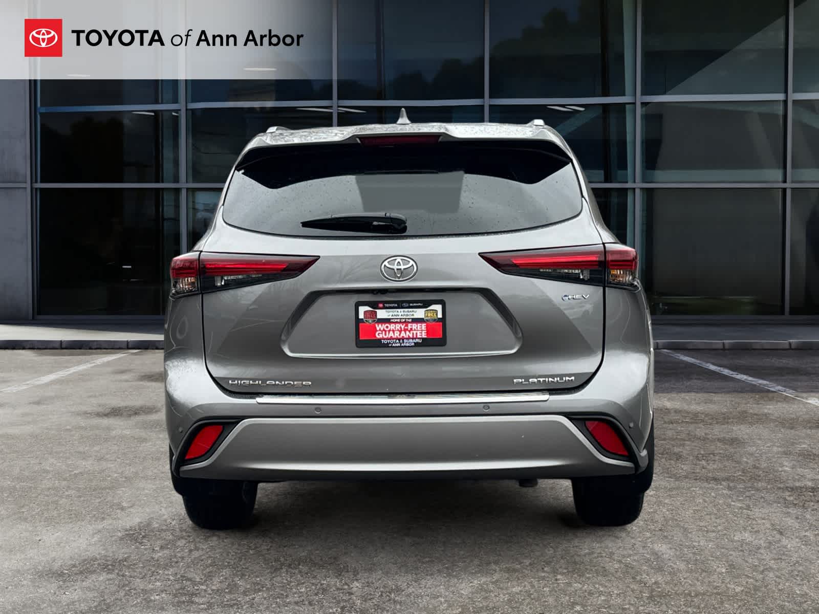 2025 Toyota Highlander Hybrid Platinum