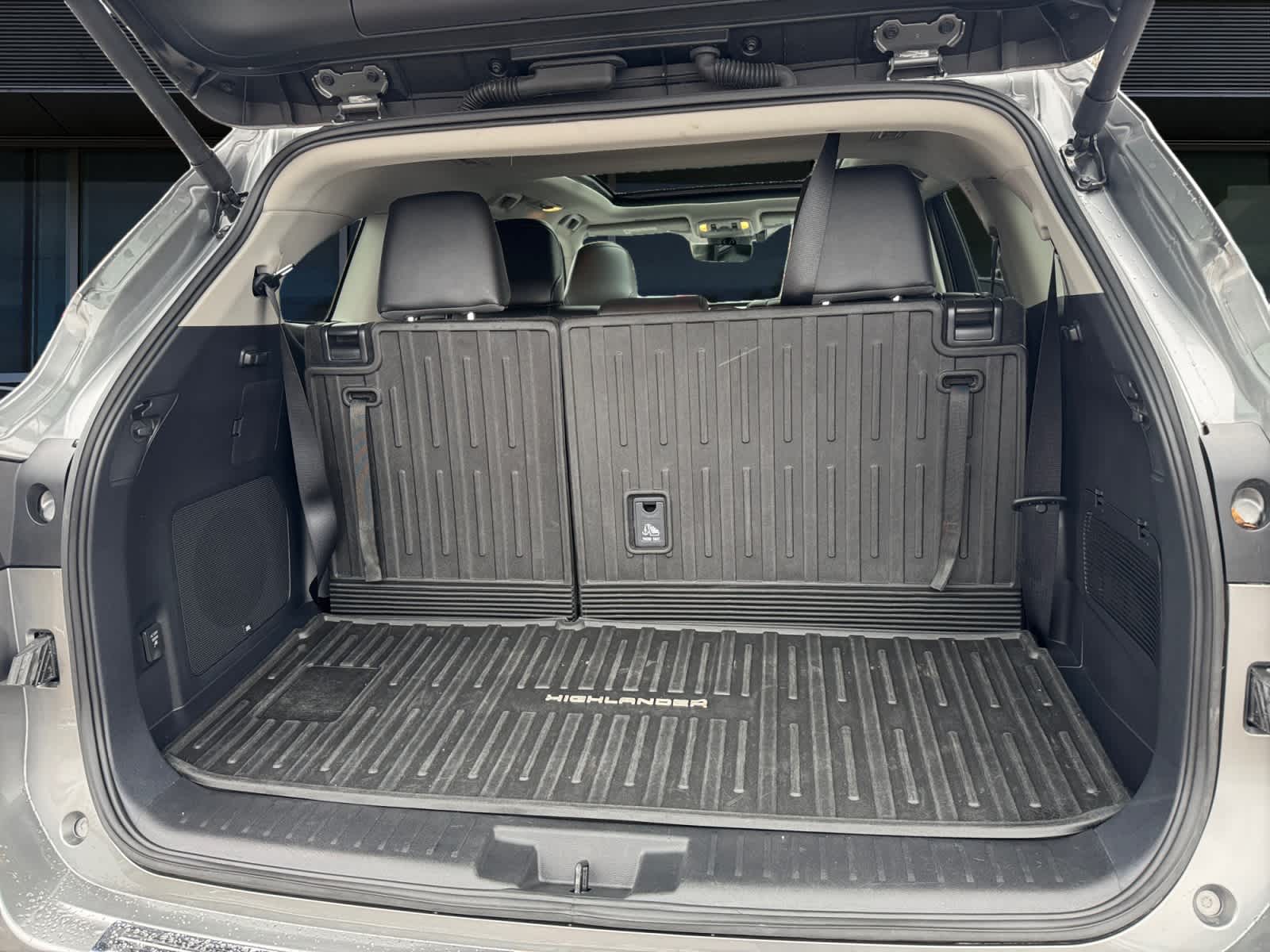 2025 Toyota Highlander Hybrid Platinum