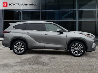 2025 Toyota Highlander Hybrid Platinum