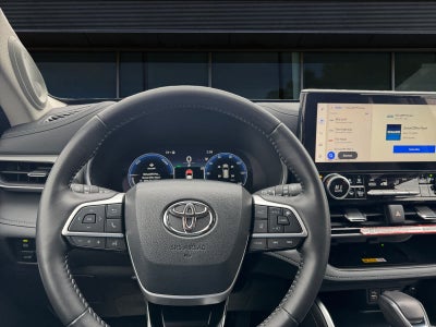 2025 Toyota Highlander Hybrid Platinum