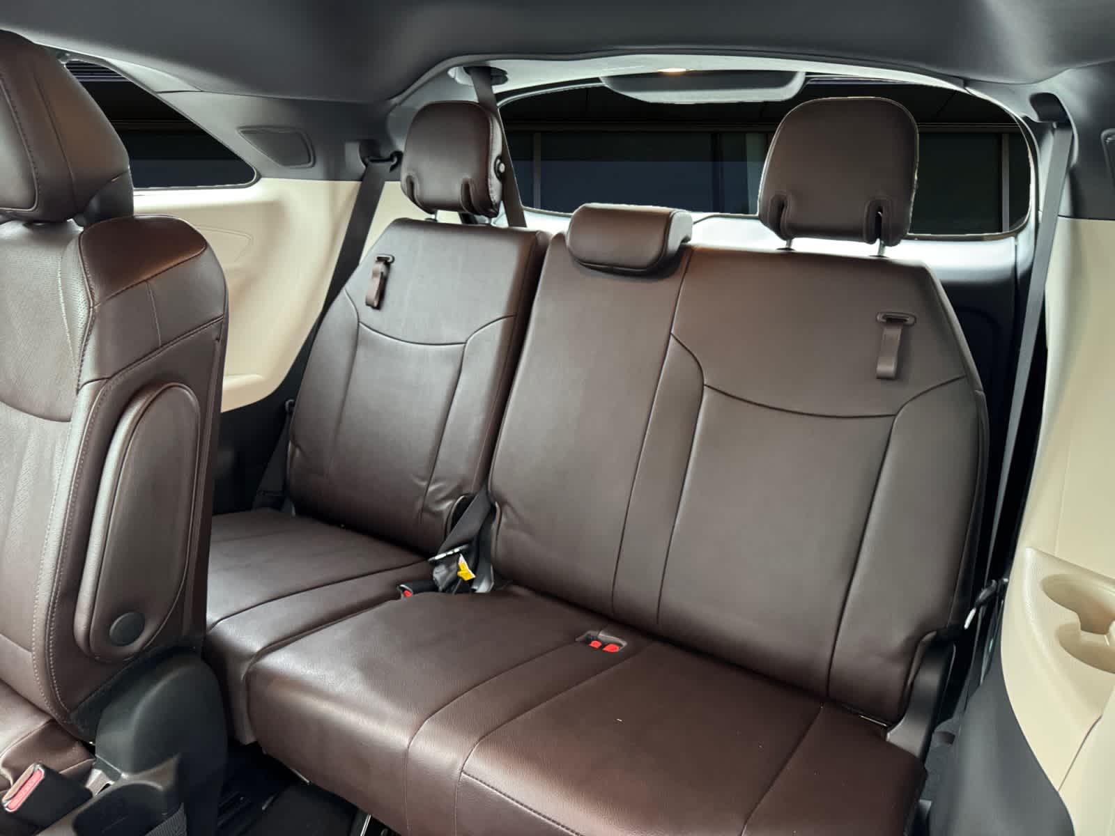 2023 Toyota Sienna Platinum