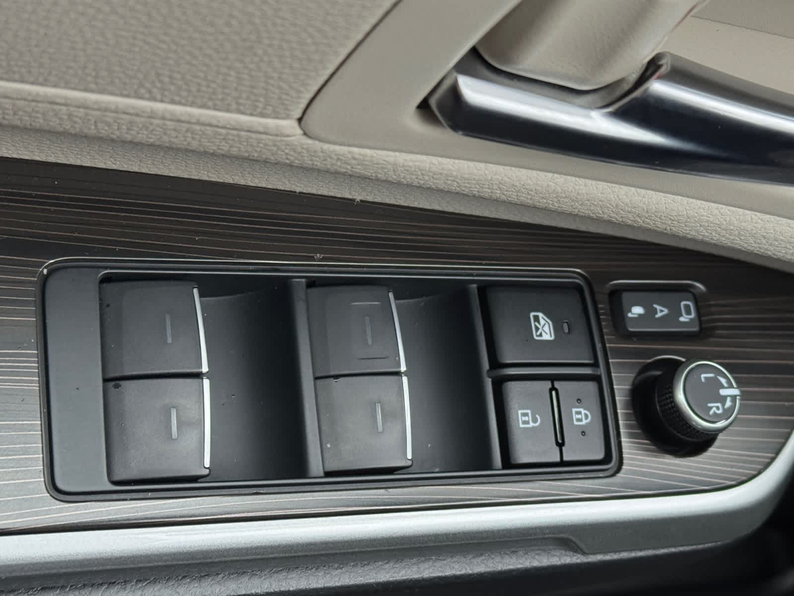 2023 Toyota Sienna Platinum