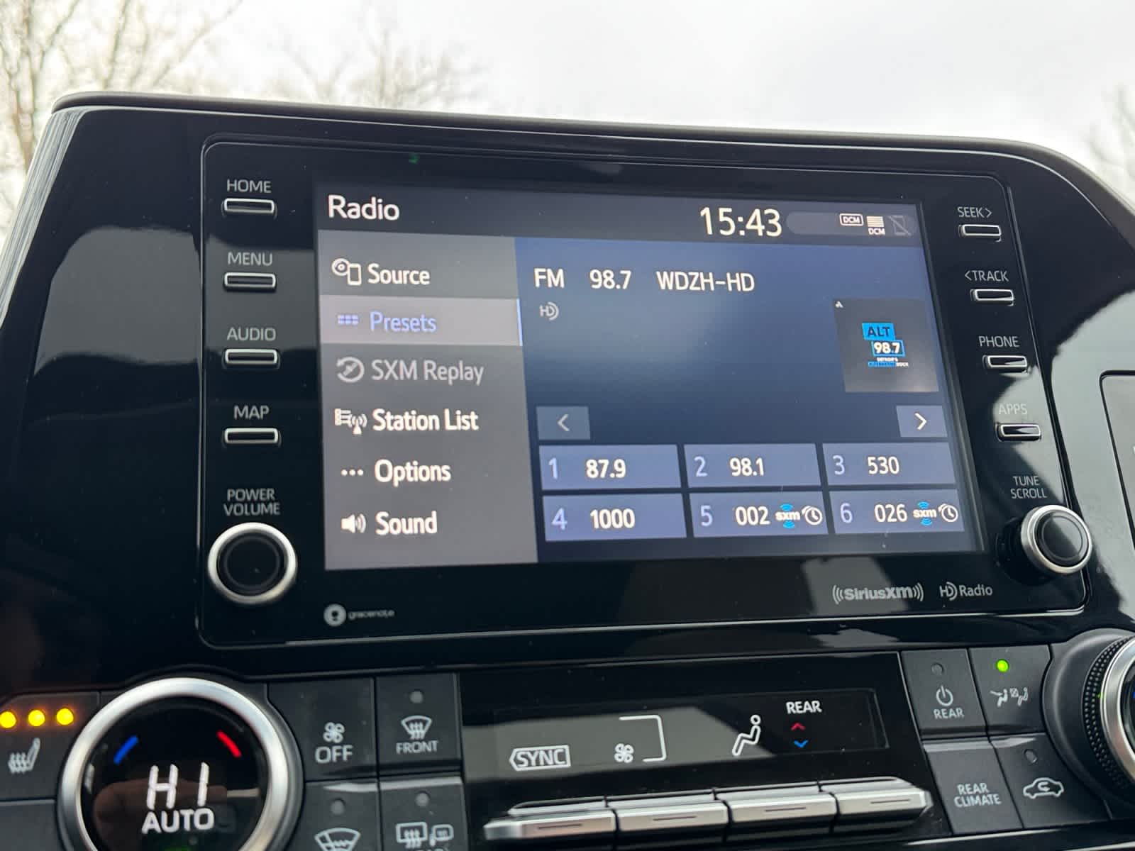 2022 Toyota Highlander Hybrid XLE