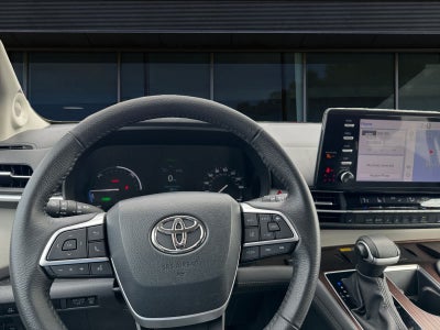 2023 Toyota Sienna XLE