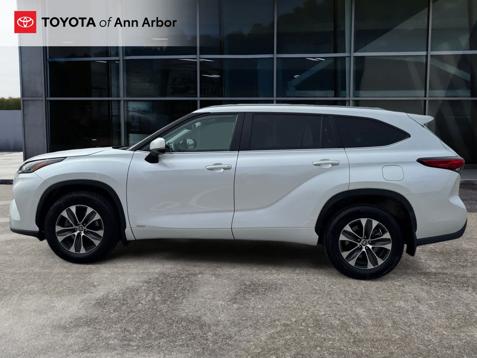 2023 Toyota Highlander Hybrid XLE