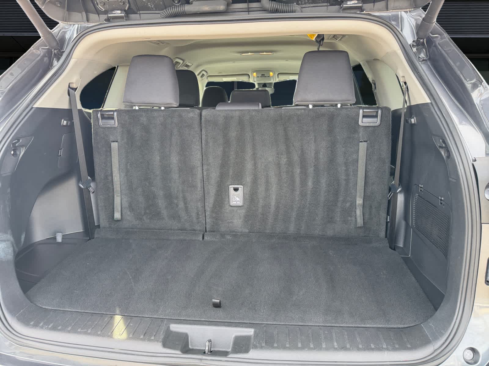 2025 Toyota Highlander LE