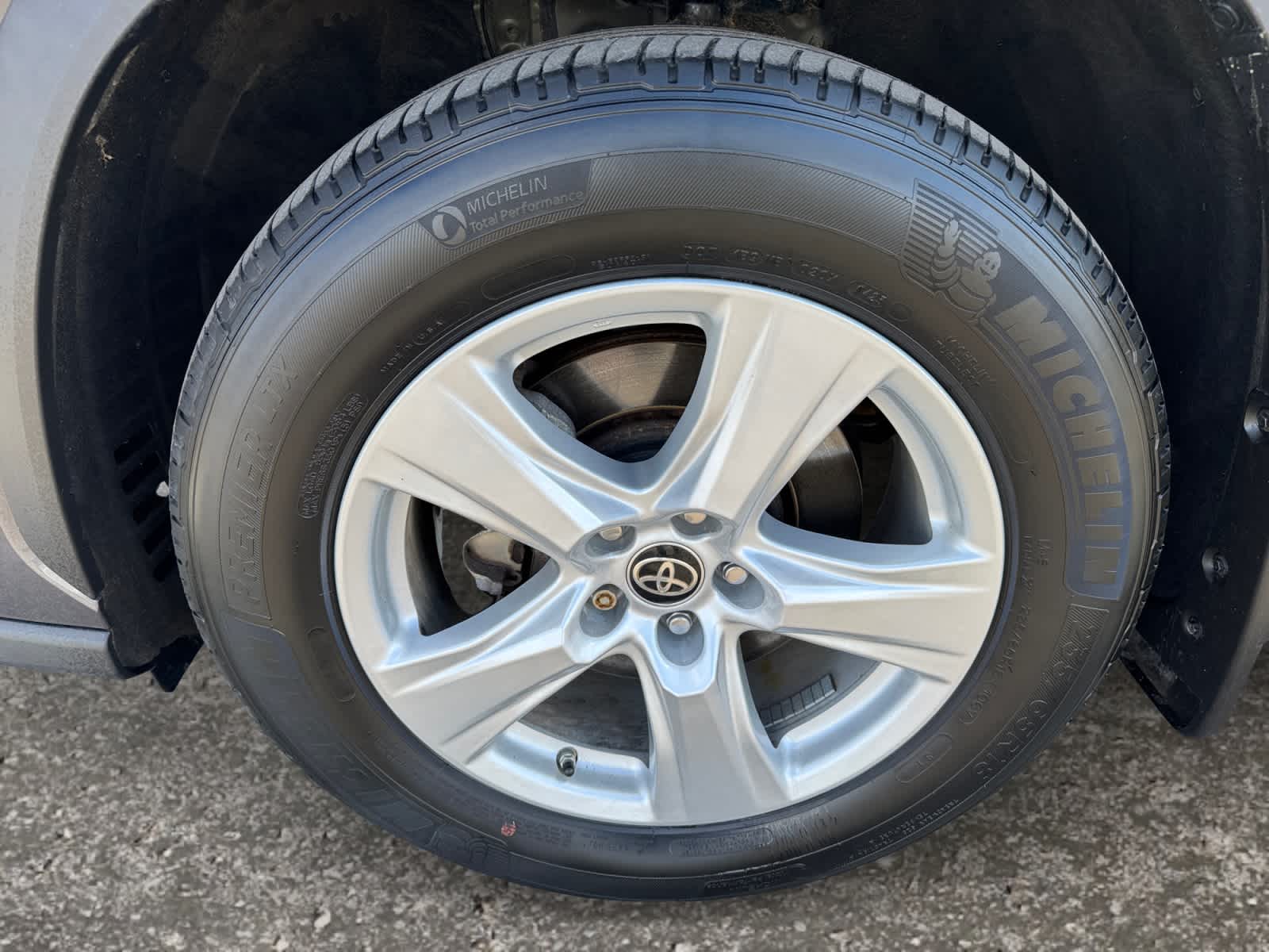 2023 Toyota Highlander LE