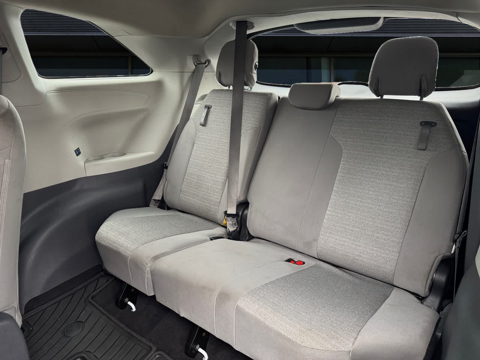 2021 Toyota Sienna LE