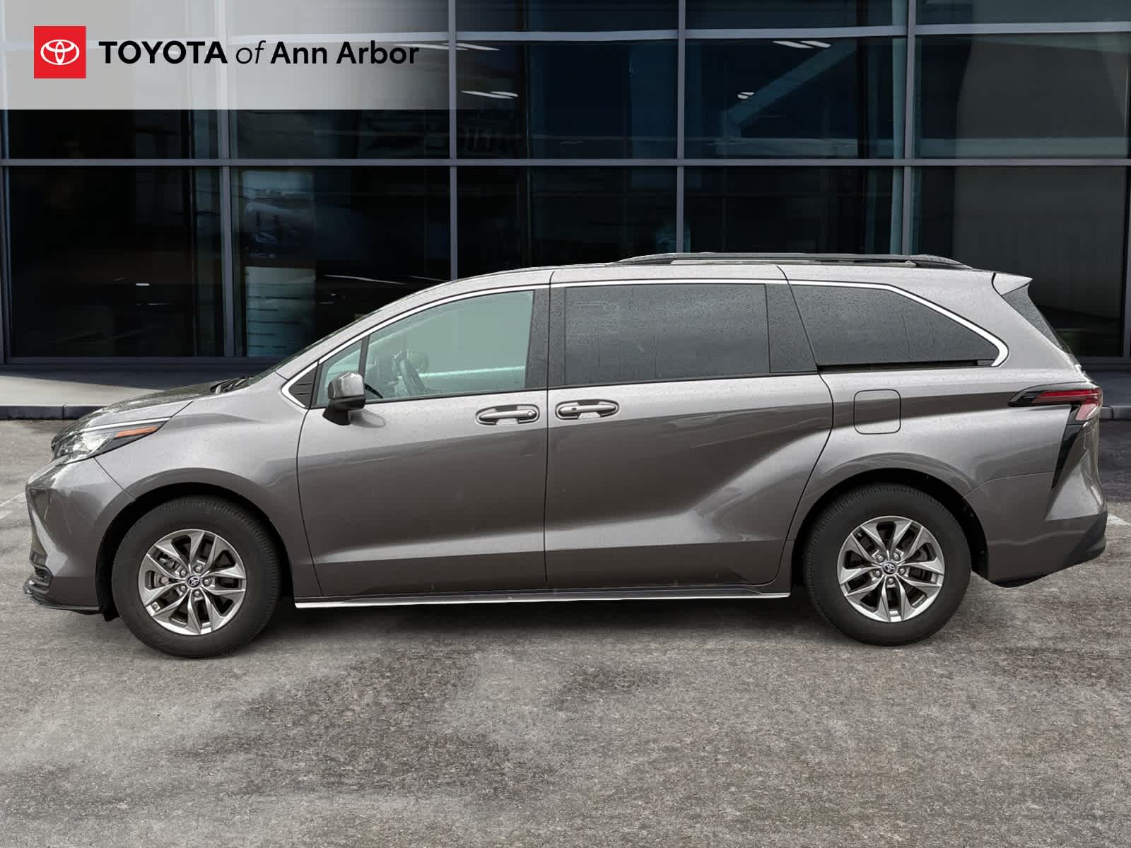 2023 Toyota Sienna LE