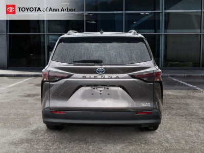 2023 Toyota Sienna LE