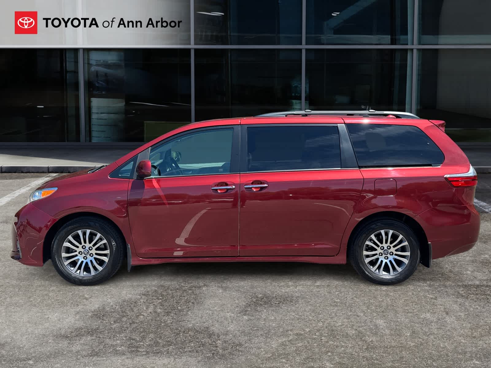 2020 Toyota Sienna XLE
