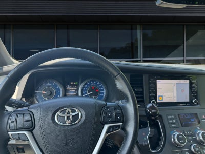 2020 Toyota Sienna XLE