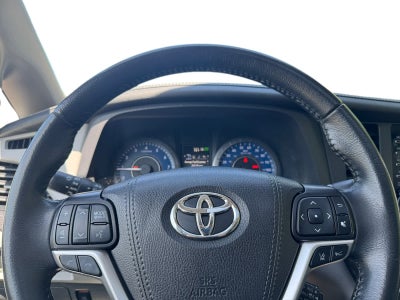 2020 Toyota Sienna XLE