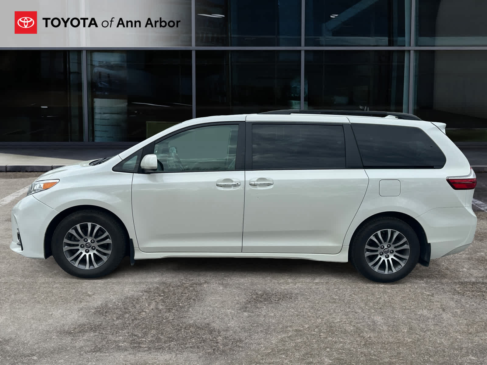 2019 Toyota Sienna XLE