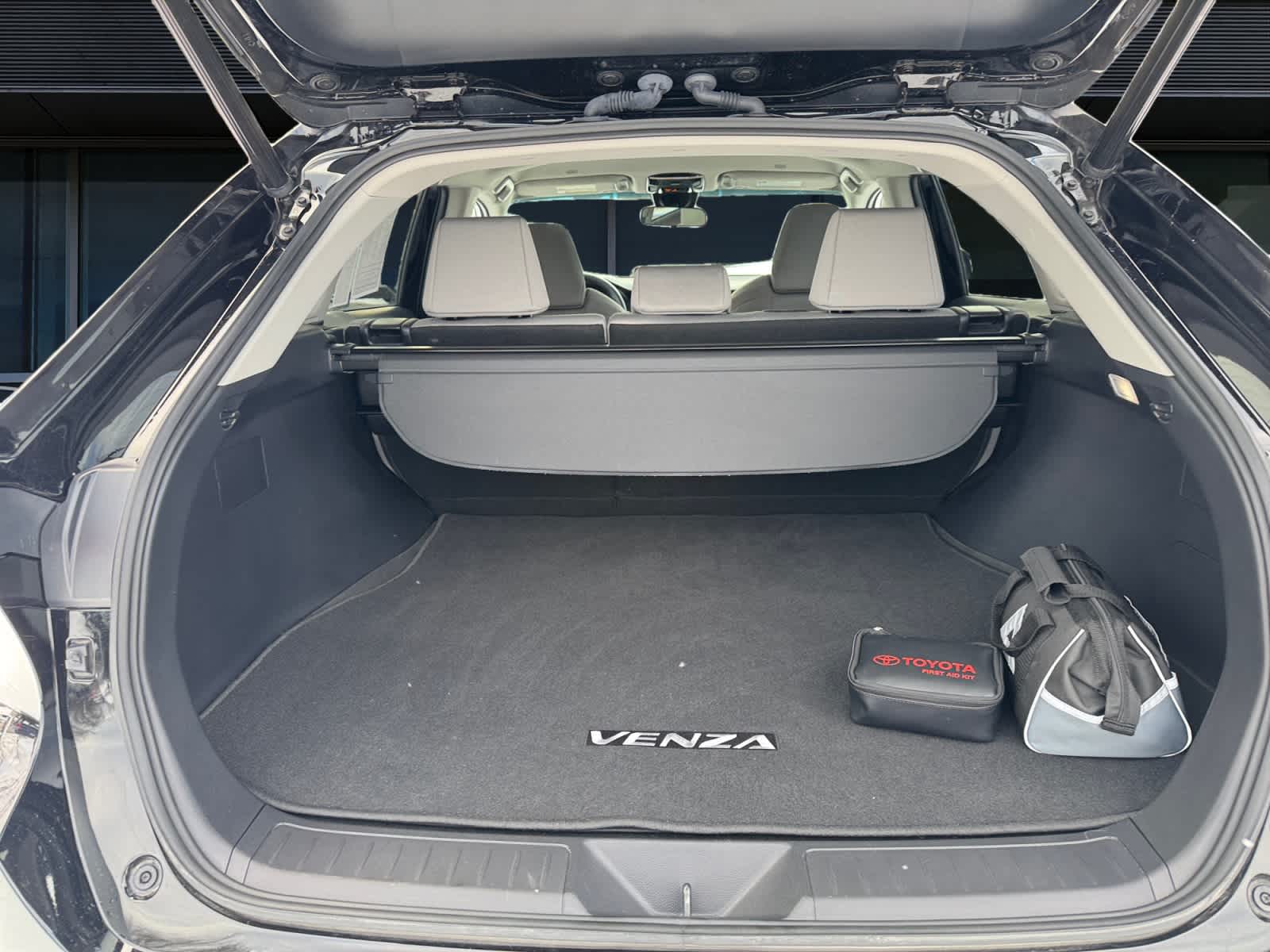 2023 Toyota Venza LE