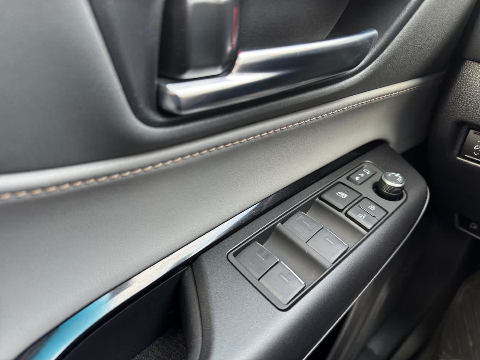 2023 Toyota Venza LE