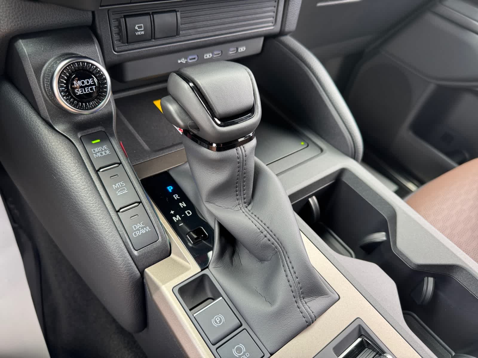 2025 Toyota Land Cruiser 4WD (Natl)