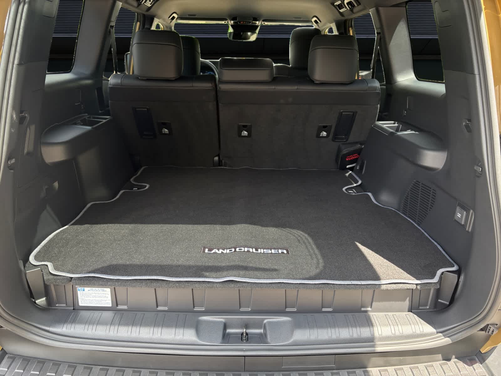 2025 Toyota Land Cruiser 4WD (Natl)