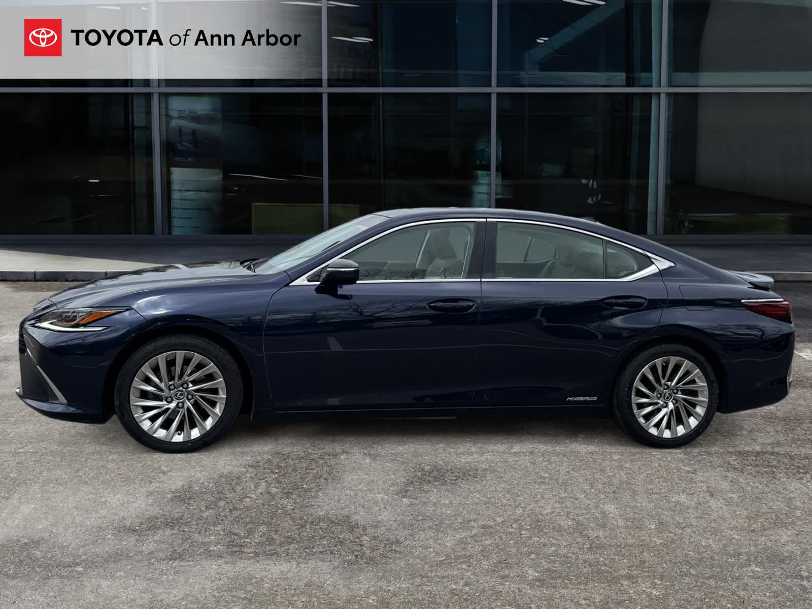 2019 Lexus ES 300h Luxury
