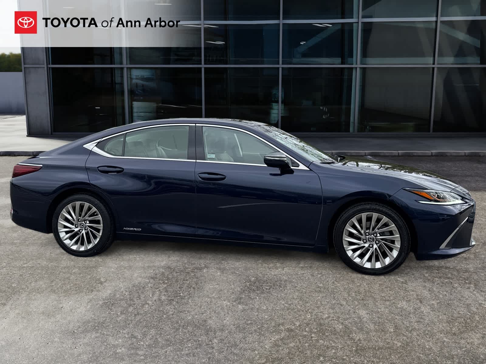 2019 Lexus ES 300h Luxury