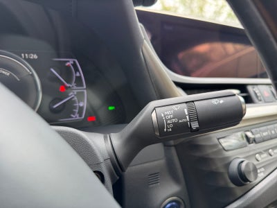 2019 Lexus ES 300h Luxury