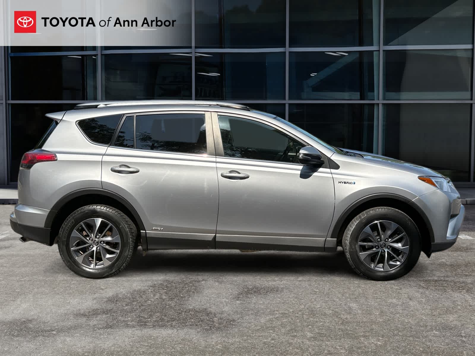 2017 Toyota RAV4 Hybrid XLE