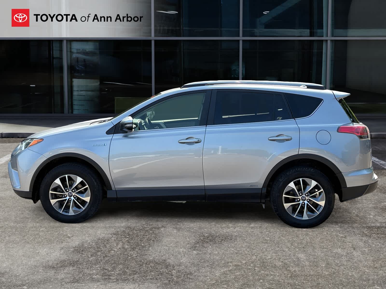 2017 Toyota RAV4 Hybrid XLE